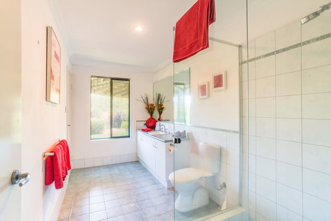 Seatrees Accommodation - New Castle Holiday 10