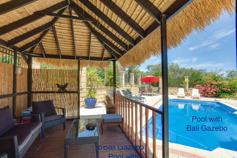 Seatrees Accommodation - New Castle Holiday 0