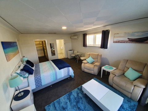 Palm Beach Bed & Breakfast - New Castle Holiday 21