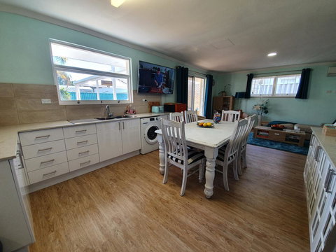 Palm Beach Bed & Breakfast - New Castle Holiday 17