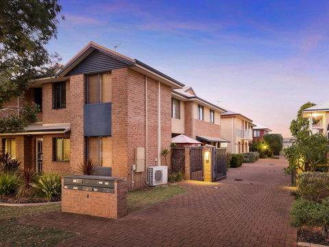 Cooper Street - New Castle Holiday 39