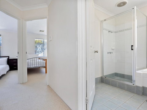 Cooper Street - New Castle Holiday 17