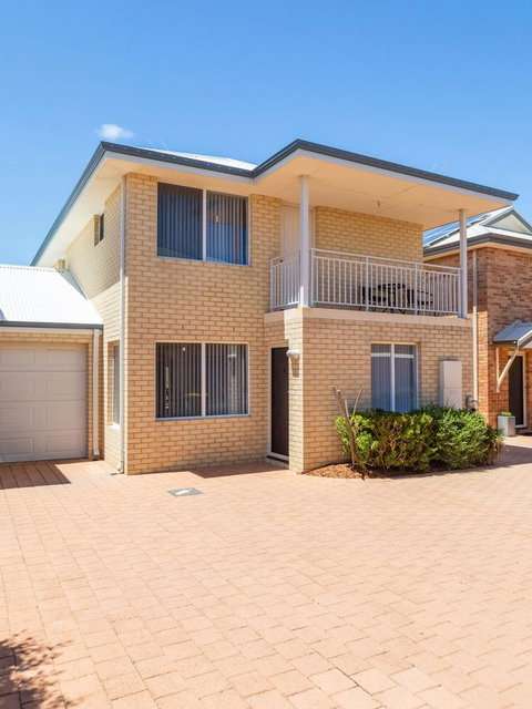 Cooper Street - New Castle Holiday 22