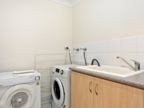 Cooper Street - New Castle Holiday 36