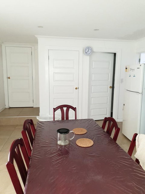 DIANELLA Budget Rooms Happy Place To Stay - New Castle Holiday 10