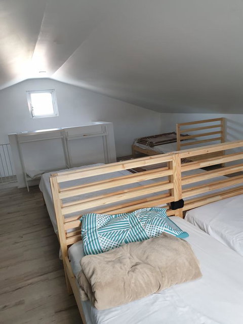 DIANELLA Budget Rooms Happy Place To Stay - New Castle Holiday 4