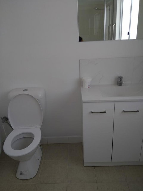 DIANELLA Budget Rooms Happy Place To Stay - New Castle Holiday 28