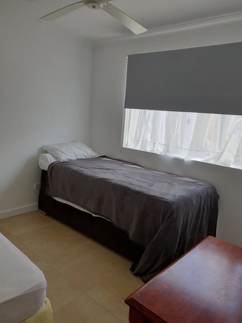 DIANELLA Budget Rooms Happy Place To Stay - New Castle Holiday 2