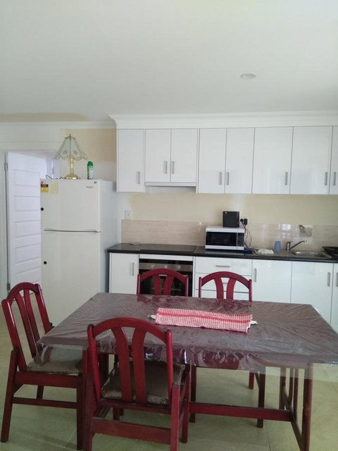 DIANELLA Budget Rooms Happy Place To Stay - New Castle Holiday 8