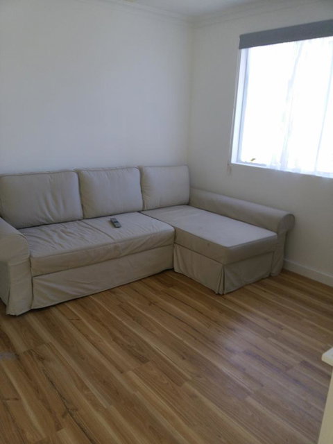 DIANELLA Budget Rooms Happy Place To Stay - New Castle Holiday 17