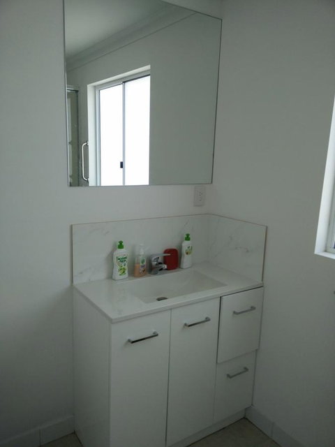 DIANELLA Budget Rooms Happy Place To Stay - New Castle Holiday 11