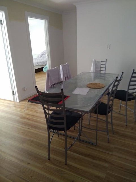 DIANELLA Budget Rooms Happy Place To Stay - New Castle Holiday 16