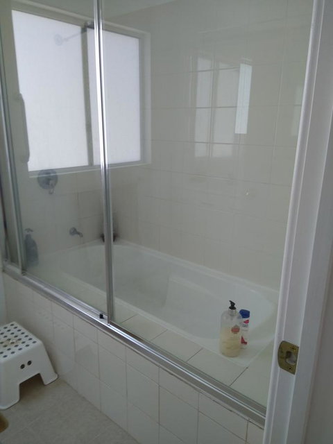 DIANELLA Budget Rooms Happy Place To Stay - New Castle Holiday 37