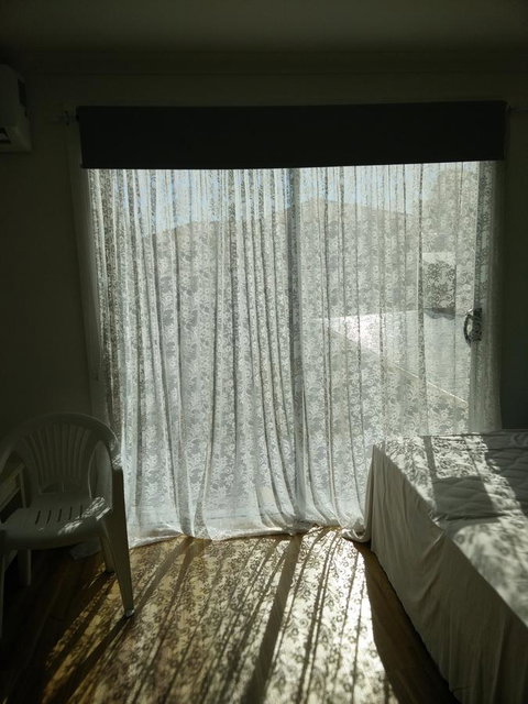 DIANELLA Budget Rooms Happy Place To Stay - New Castle Holiday 18