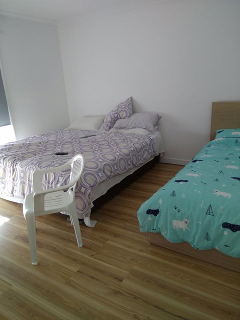 DIANELLA Budget Rooms Happy Place To Stay - New Castle Holiday 13