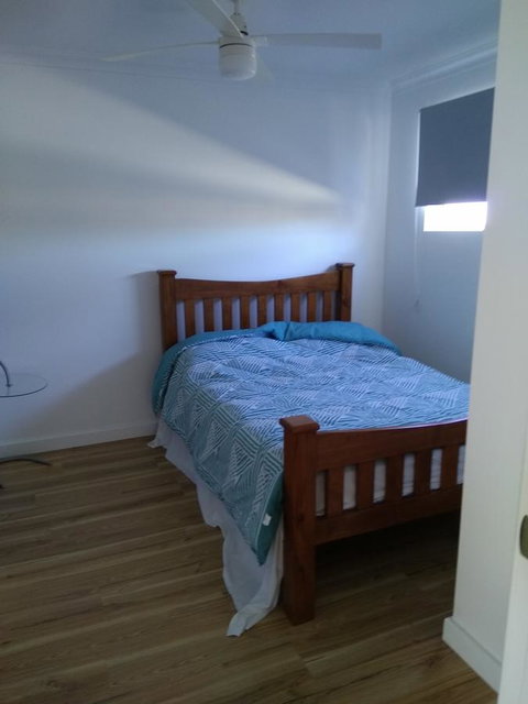 DIANELLA Budget Rooms Happy Place To Stay - New Castle Holiday 36