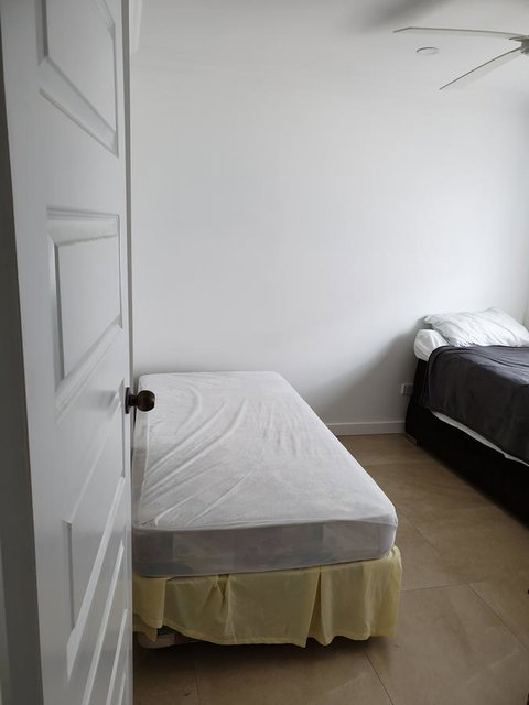 DIANELLA Budget Rooms Happy Place To Stay - New Castle Holiday 1