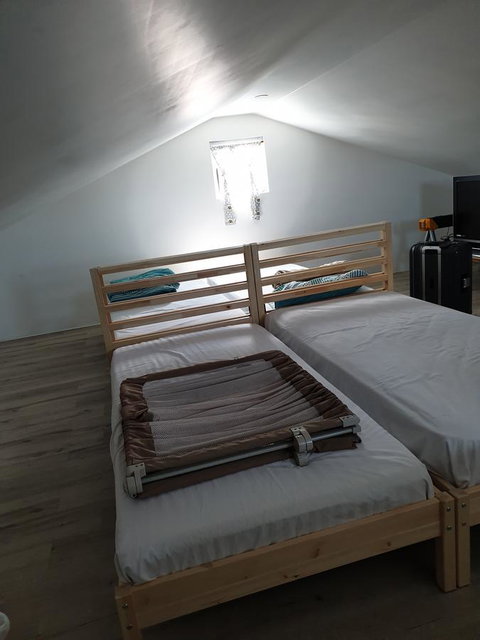 DIANELLA Budget Rooms Happy Place To Stay - New Castle Holiday 5