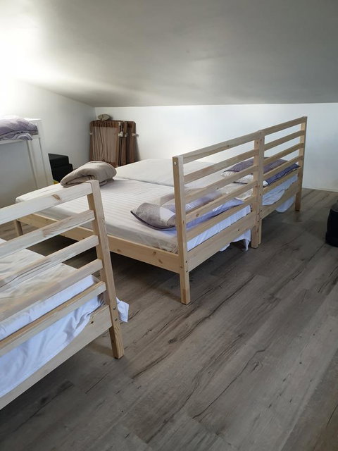 DIANELLA Budget Rooms Happy Place To Stay - New Castle Holiday 21