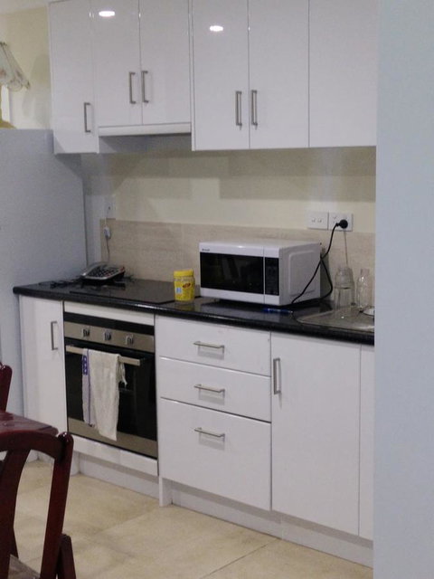 DIANELLA Budget Rooms Happy Place To Stay - New Castle Holiday 25