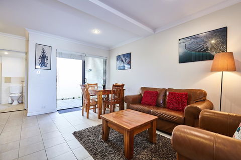 Fremantle Townhouse Unit 6 - New Castle Holiday 1
