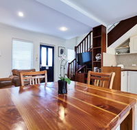Fremantle Townhouse Unit 6 - New Castle Holiday