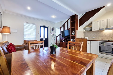 Fremantle Townhouse Unit 6 - New Castle Holiday 0