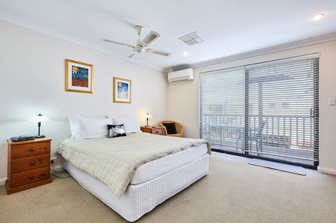 Fremantle Townhouse Unit 6 - New Castle Holiday 8