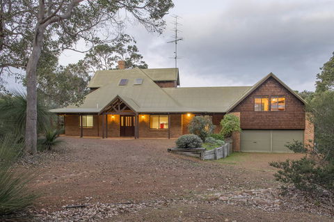 A Hidden Bush Delight - New Castle Holiday 6