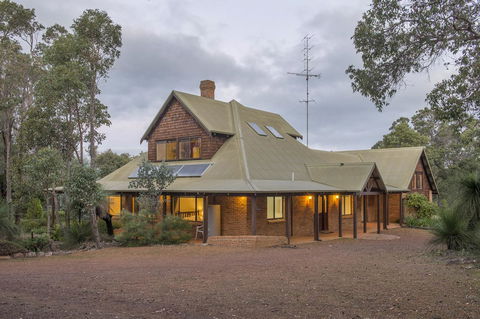A Hidden Bush Delight - New Castle Holiday 0