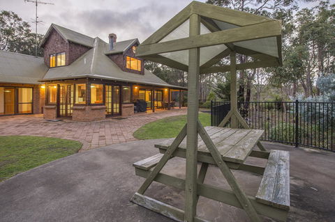 A Hidden Bush Delight - New Castle Holiday 5
