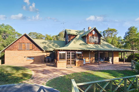 A Hidden Bush Delight - New Castle Holiday 1