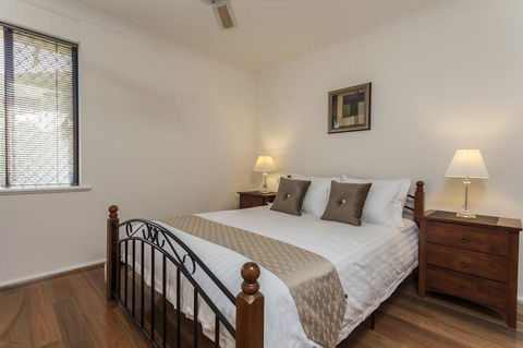 Attadale Excutive Villa - New Castle Holiday 5