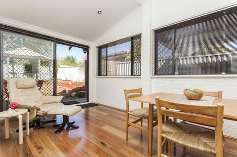 Attadale Excutive Villa - New Castle Holiday 10