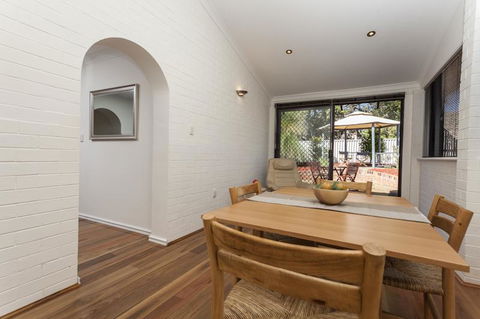 Attadale Excutive Villa - New Castle Holiday 9