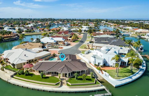 LA ANCHOR ON THE CANALS (MANDURAH) - New Castle Holiday 0