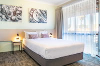 Book Wanneroo Accommodation Vacations New Castle Holiday New Castle Holiday