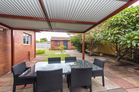 Big House Heated Pool 11 Beds Como / South Perth / Applecross - New Castle Holiday 28