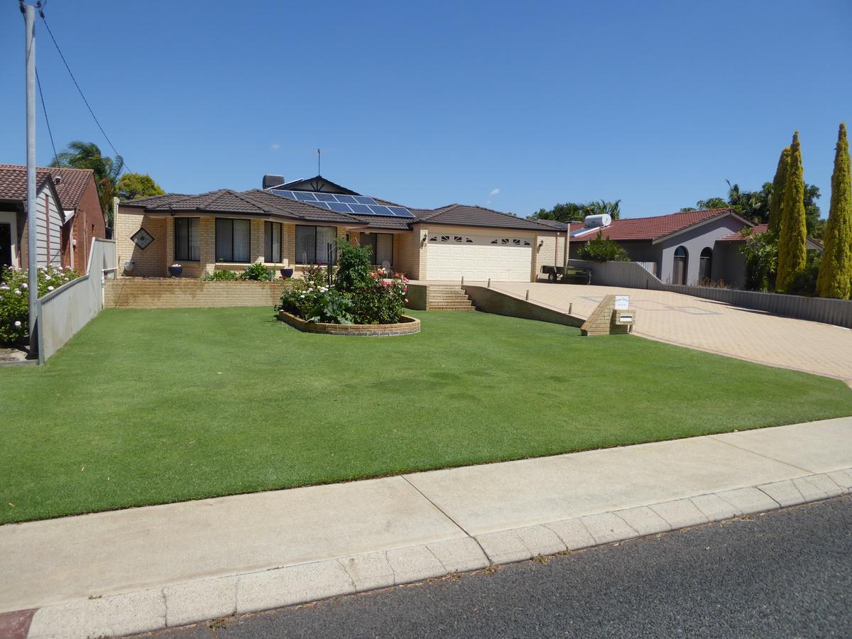 High Wycombe WA New Castle Holiday