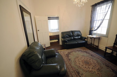 My Place Colonial Accommodation - New Castle Holiday 24