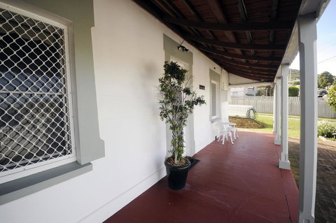 My Place Colonial Accommodation - New Castle Holiday 20