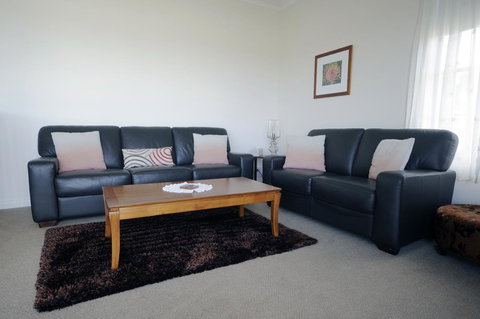 My Place Colonial Accommodation - New Castle Holiday 4