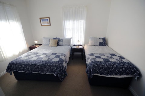 My Place Colonial Accommodation - New Castle Holiday 10