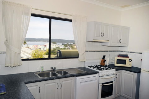 My Place Colonial Accommodation - New Castle Holiday 7