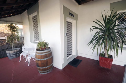 My Place Colonial Accommodation - New Castle Holiday 2