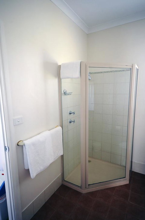 My Place Colonial Accommodation - New Castle Holiday 9