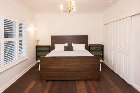 Buxton Thomas - New Castle Holiday 9