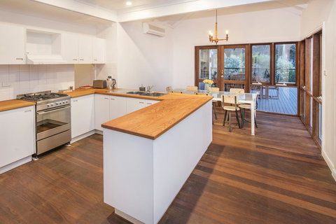 Buxton Thomas - New Castle Holiday 4