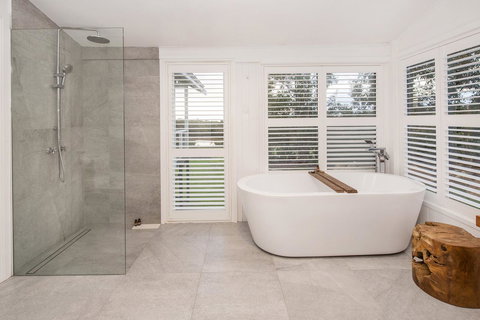 Buxton Thomas - New Castle Holiday 8