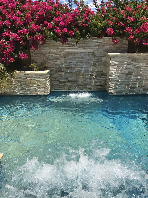 Le Boulevard - New Castle Holiday 1